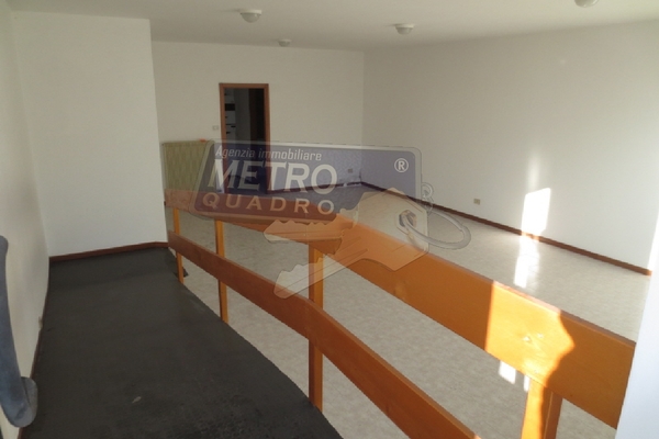 ingresso - NEGOZIO PIOVENE ROCCHETTE (VI)  